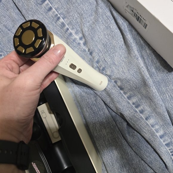 NIB Inia Flare Skin Rejuvenation Device - Picture 3 of 6